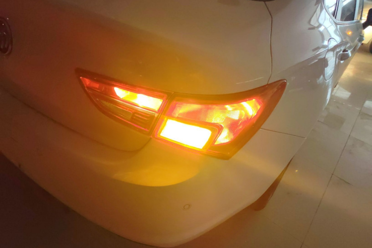 别克 威朗 2017款 三厢 15S 自动进取型车身外观9