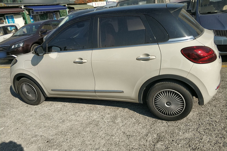 五菱汽车 五菱缤果 2023款 410km 灵犀尊享款车身外观4