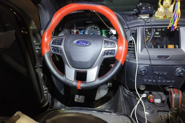 福特 撼路者 2017款 2.0T 汽油自动四驱豪华版 5座中控内饰13