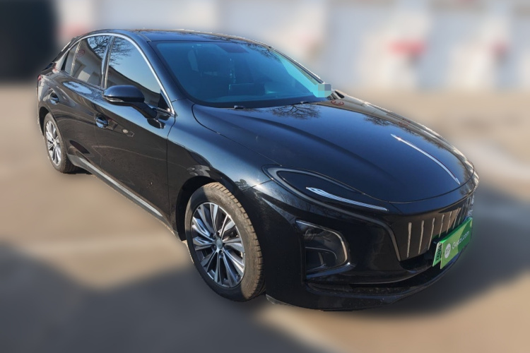 红旗E-QM5 2022款 431km 充电乐享版车身外观3