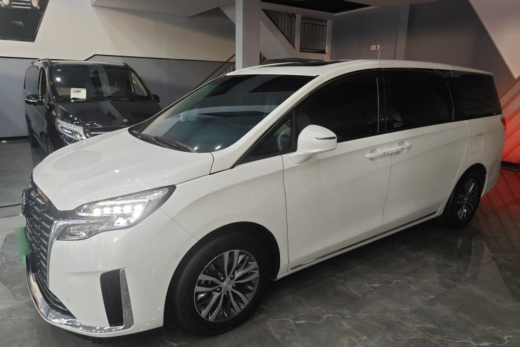 别克GL8 2023款 ES陆尊 尊享型车身外观4