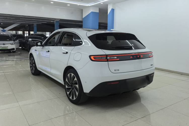 鸿蒙智行 问界M5 2023款 增程后驱智驾版车身外观6005