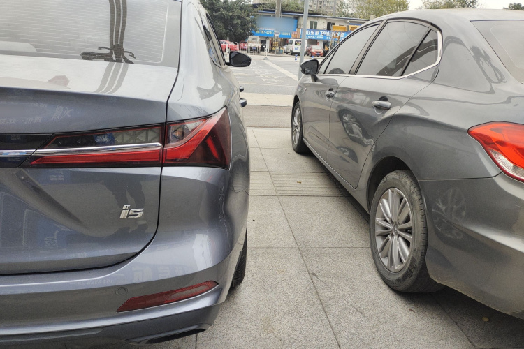 荣威i5 2023款 1.5L 手动舒享版车身外观6006