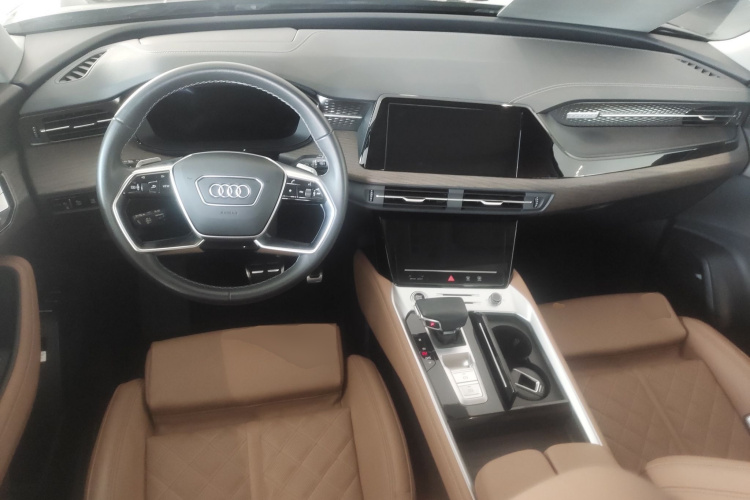 奥迪Q6 2024款 45 TFSI quattro 齐云型 羽林套装 6座中控内饰12