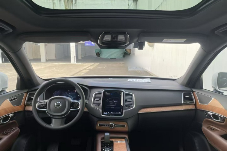 沃尔沃XC90 2023款 B5 智行豪华版 5座中控内饰7012