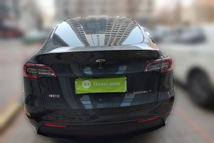 特斯拉 Model Y 2024款 后轮驱动版车身外观6