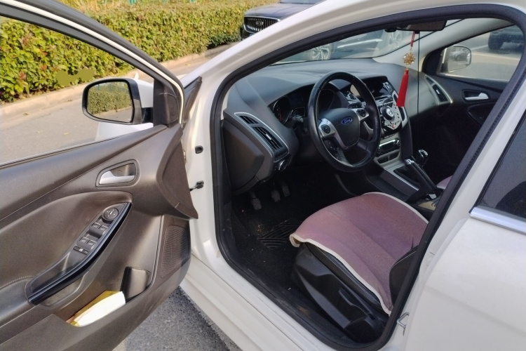 福特 福克斯 2012款 两厢 2.0L 手动豪华运动型中控内饰7003
