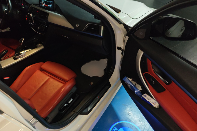 宝马3系 2019款 320i M运动套装局部细节9001