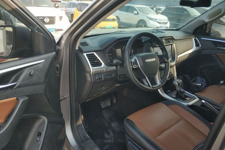 上汽大通MAXUS 大通T70 2021款 2.0T柴油自动四驱精英版长箱高底盘中控内饰7003