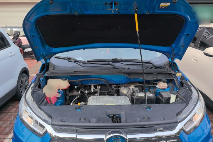 比亚迪 元新能源 2018款 EV360 智联炫酷型机舱底盘24