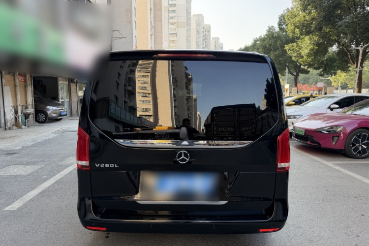 奔驰V级 2018款 V 260 领航版 国VI车身外观6005