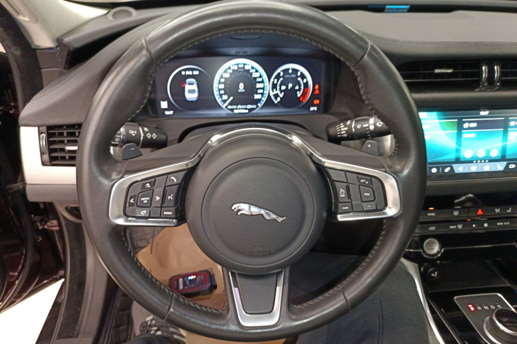 捷豹XFL 2020款 XFL 2.0T P200 两驱精英版局部细节13