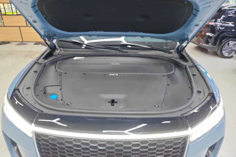 理想汽车 理想ONE 2021款 增程6座版机舱底盘24