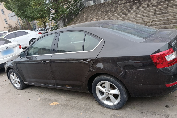 斯柯达 明锐 2015款 1.6L 手动逸杰版车身外观4