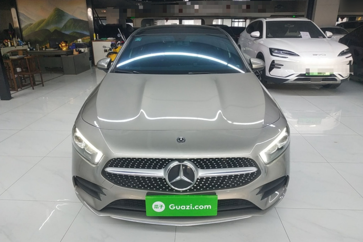 奔驰A级 2019款 A 200 L 运动轿车车身外观2