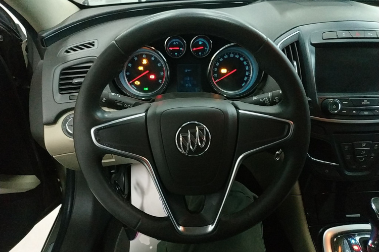 别克 君威 2015款 2.0L 领先时尚型中控内饰13