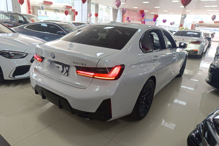 宝马3系 2025款 330Li M运动曜夜套装车身外观6005