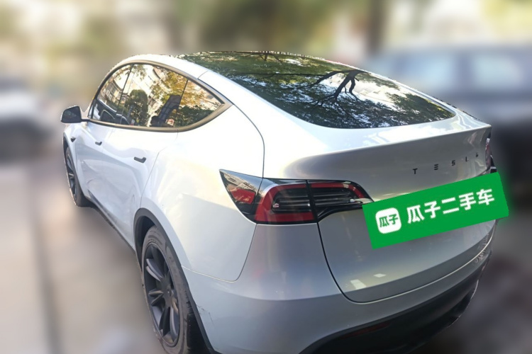 特斯拉 Model Y 2022款 后轮驱动版车身外观5