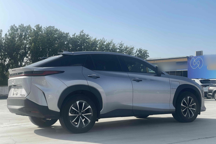 雷克萨斯RZ 2023款 450e 四驱纵行版车身外观6008