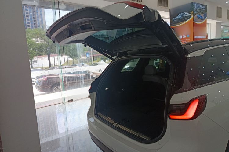 蔚来ES8 2020款 580KM 六座版机舱底盘23