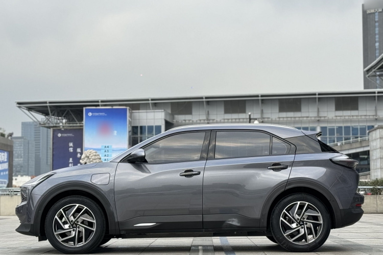 哪吒汽车 哪吒U 2021款 Pro 500 登月版车身外观6005