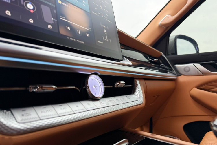 坦克500 2023款 3.0T 运动版 造境型 5座中控内饰7010