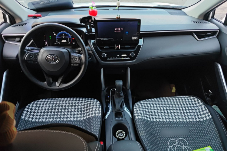 丰田 卡罗拉锐放 2023款 2.0L 精英版中控内饰12
