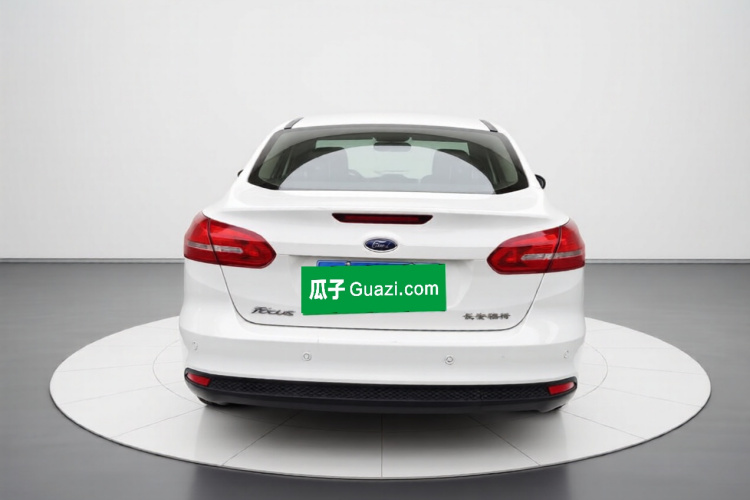 福特 福克斯 2015款 三厢 1.6L 手动风尚型车身外观6