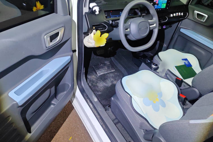 吉利银河 2024款 熊猫mini 200km 龙腾PRO版中控内饰7003