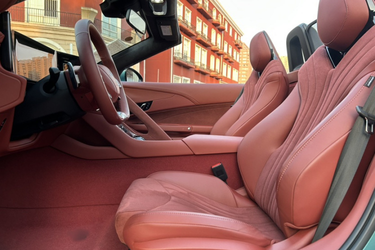 名爵 MG Cyberster 2026款 520km 传奇四驱版中控内饰7005