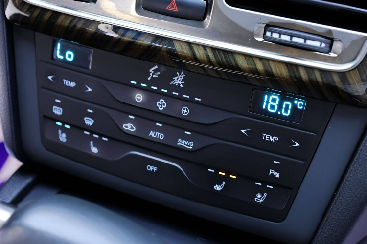 红旗H7 2021款 2.0T 旗舰版中控内饰7005