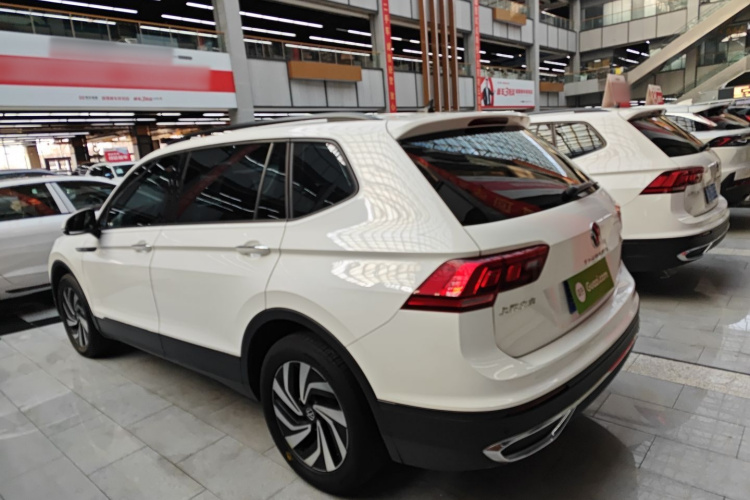 大众 途观L 2022款 330TSI 自动两驱舒享版车身外观4