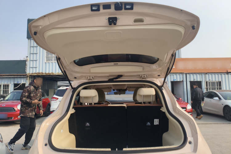 欧拉好猫 2023款 401km标准续航 豪华型 磷酸铁锂机舱底盘23