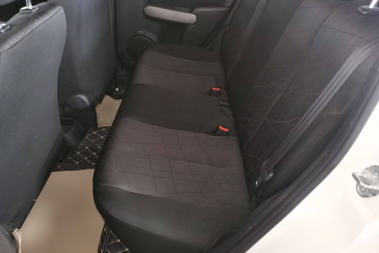 马自达2 2012款 三厢炫动 1.5L 手动时尚版中控内饰21