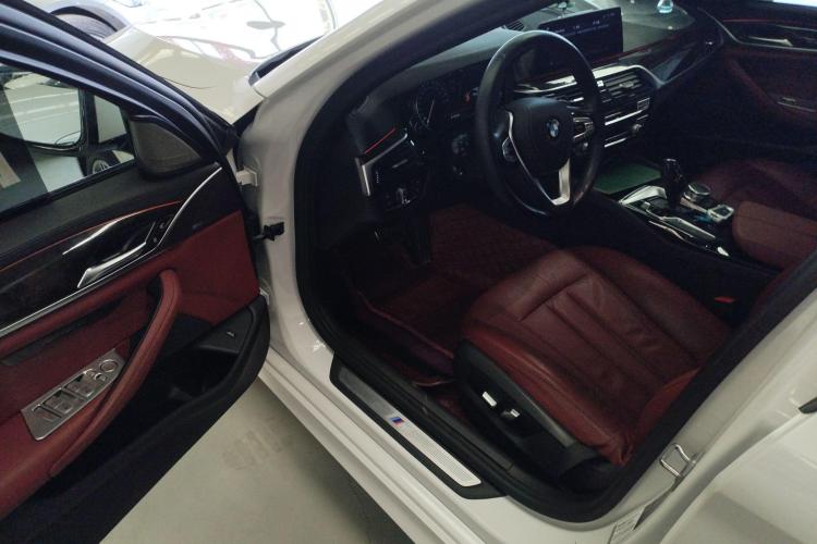 宝马5系 2018款 改款 530Li 领先型 M运动套装中控内饰20