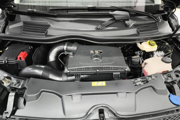 奔驰V级 2022款 V 260 尊贵版机舱底盘24