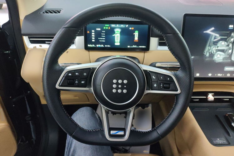 蓝电E5 PLUS 2025款 120km 标准旅行定制版 7座局部细节13