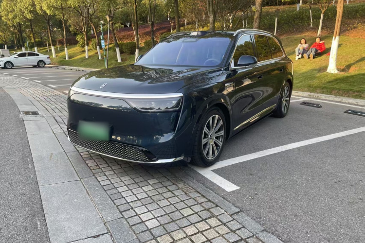 鸿蒙智行 问界M8 2025款 纯电 Max+ 六座长续航版车身外观1