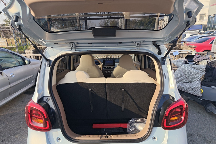 五菱汽车 宏光MINIEV 2025款 四门版 臻享+款机舱底盘23