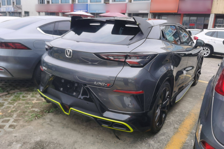 长安UNI-T 2022款 2.0T 运动版 尊贵型车身外观6004