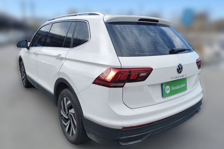 大众 途观L 2025款 出众款 300TSI 自动两驱龙腾版车身外观5