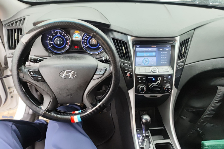 现代 索纳塔 2014款 2.0L 自动豪华版中控内饰12