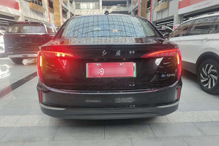 红旗E-QM5 2023款 改款 基础出行版车身外观6