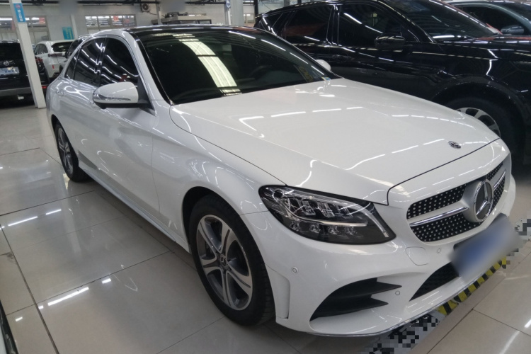 奔驰C级 2020款 C 260 L 运动版车身外观3