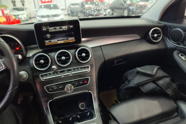 奔驰C级 2018款 C 200 L 运动版中控内饰12