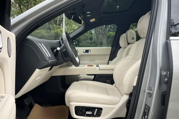 理想汽车 理想L8 2023款 Pro中控内饰7005
