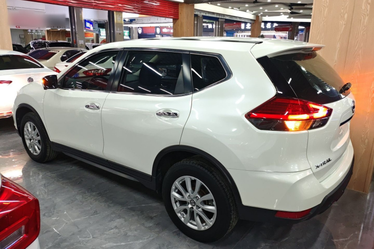 日产 奇骏 2019款 2.0L CVT舒适版 2WD车身外观6003