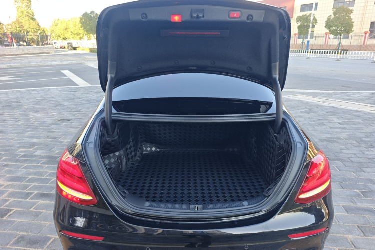 奔驰E级 2017款 E 300 L 运动豪华型机舱底盘23