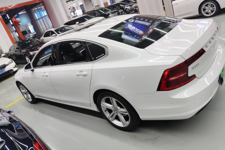 沃尔沃S90 2018款 T4 智远版车身外观4