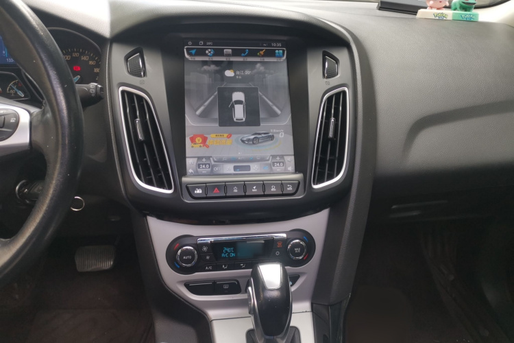 福特 福克斯 2012款 两厢 2.0L 自动豪华运动型局部细节16